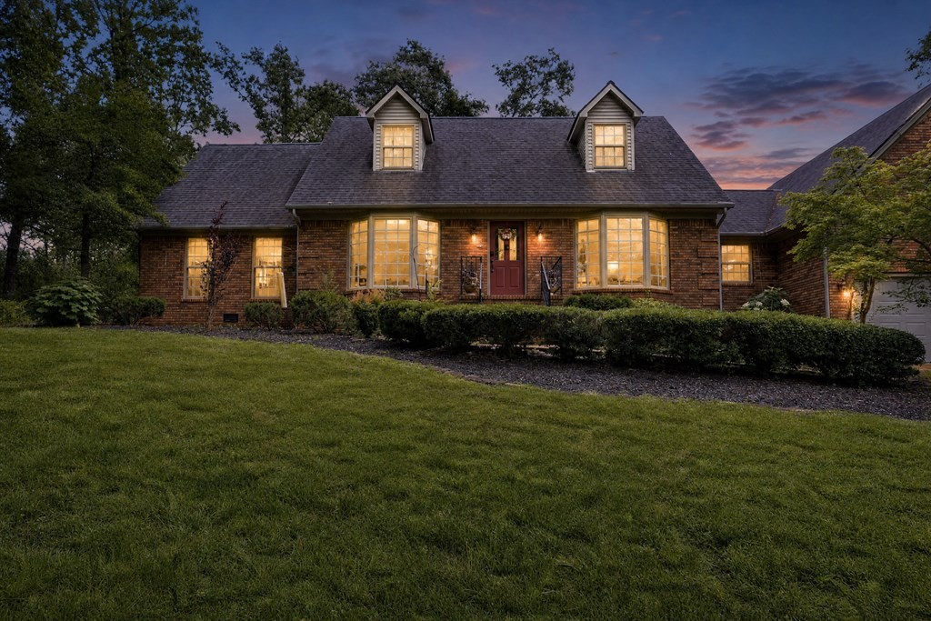 2307 Hamlin Dr