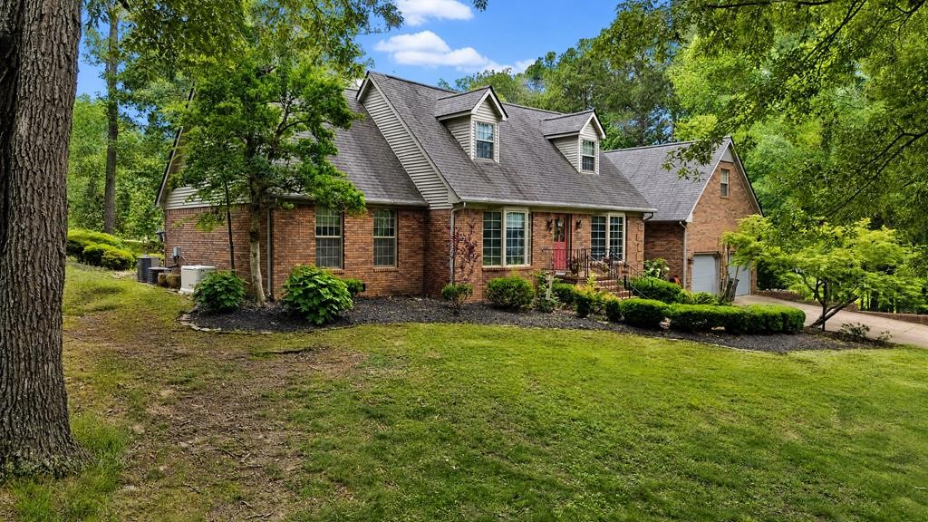 2307 Hamlin Dr
