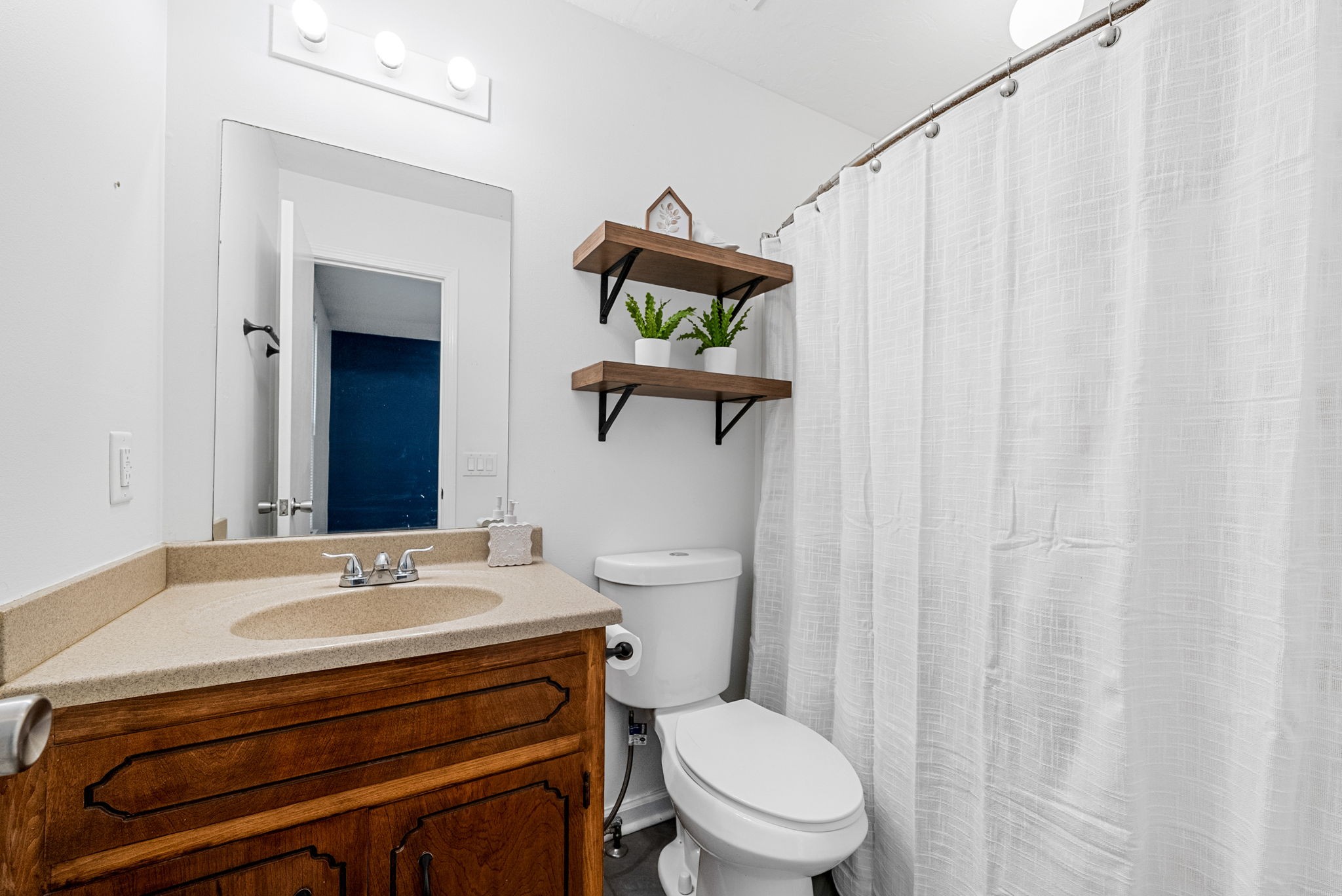 Clarksville, Tennessee 37042, United States, 3 Bedrooms Bedrooms, ,2 BathroomsBathrooms,Residential,Active,168150