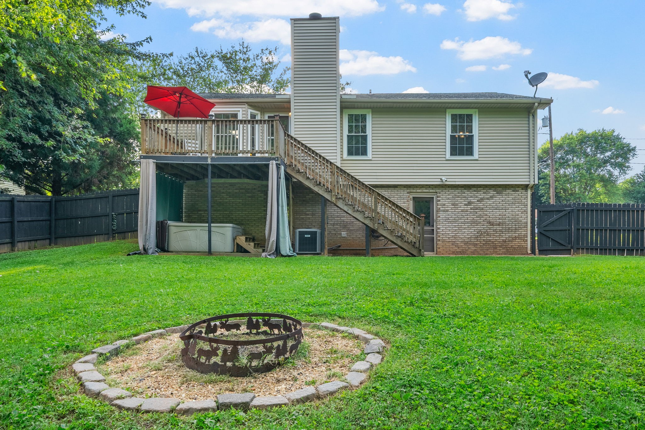 Clarksville, Tennessee 37042, United States, 3 Bedrooms Bedrooms, ,2 BathroomsBathrooms,Residential,Active,168150