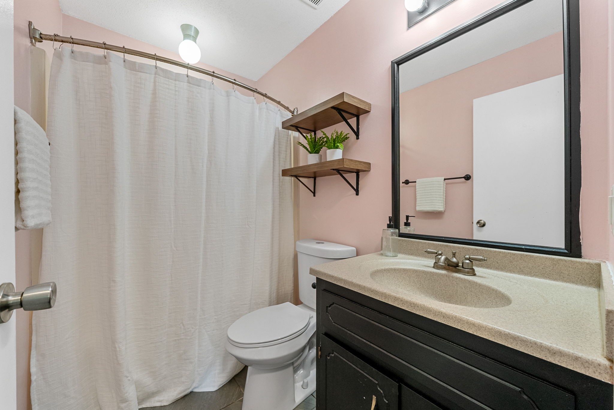 Clarksville, Tennessee 37042, United States, 3 Bedrooms Bedrooms, ,2 BathroomsBathrooms,Residential,Active,168150