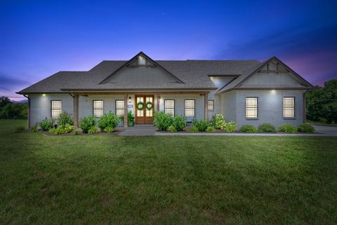 240 Hall Ct Adams TN 37010