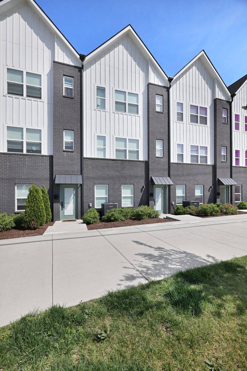 1526 Lebanon Pike