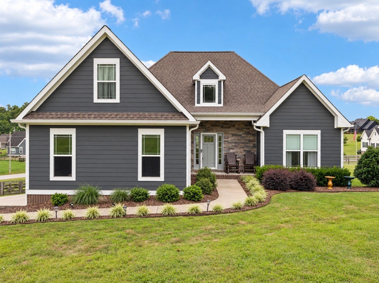 1002 Douglas Ct