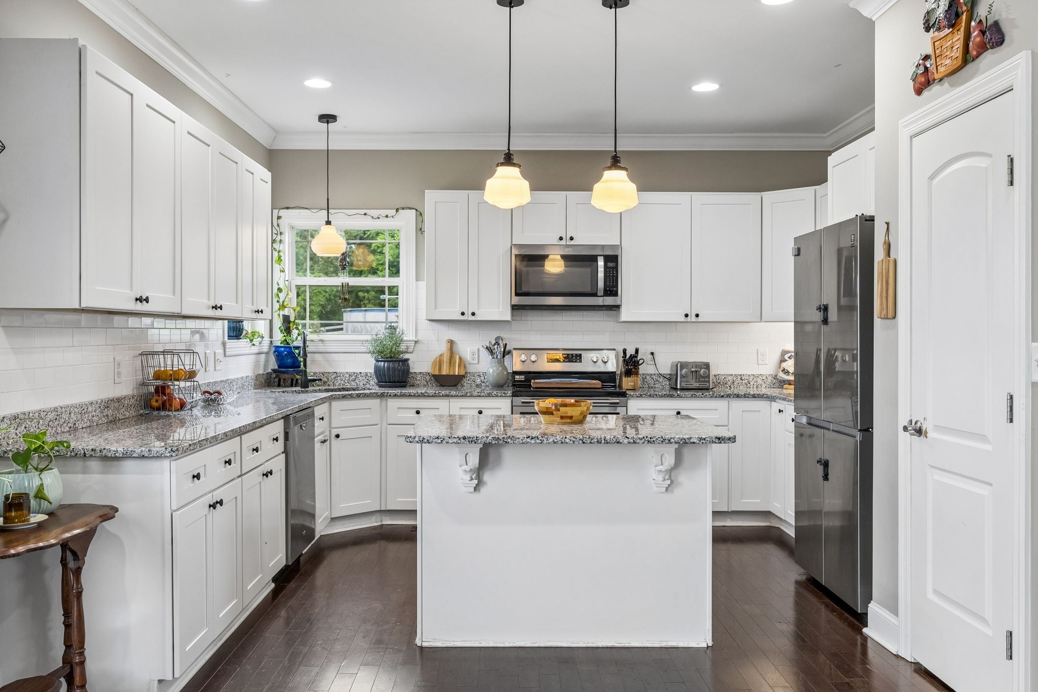 1002 Douglas Ct