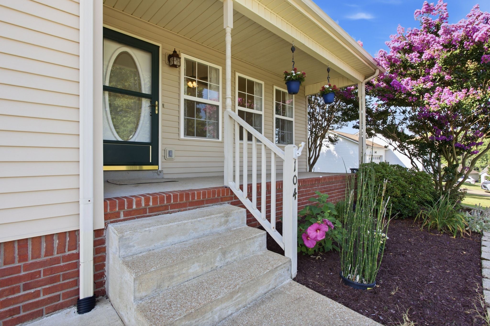 104 Creekview Dr