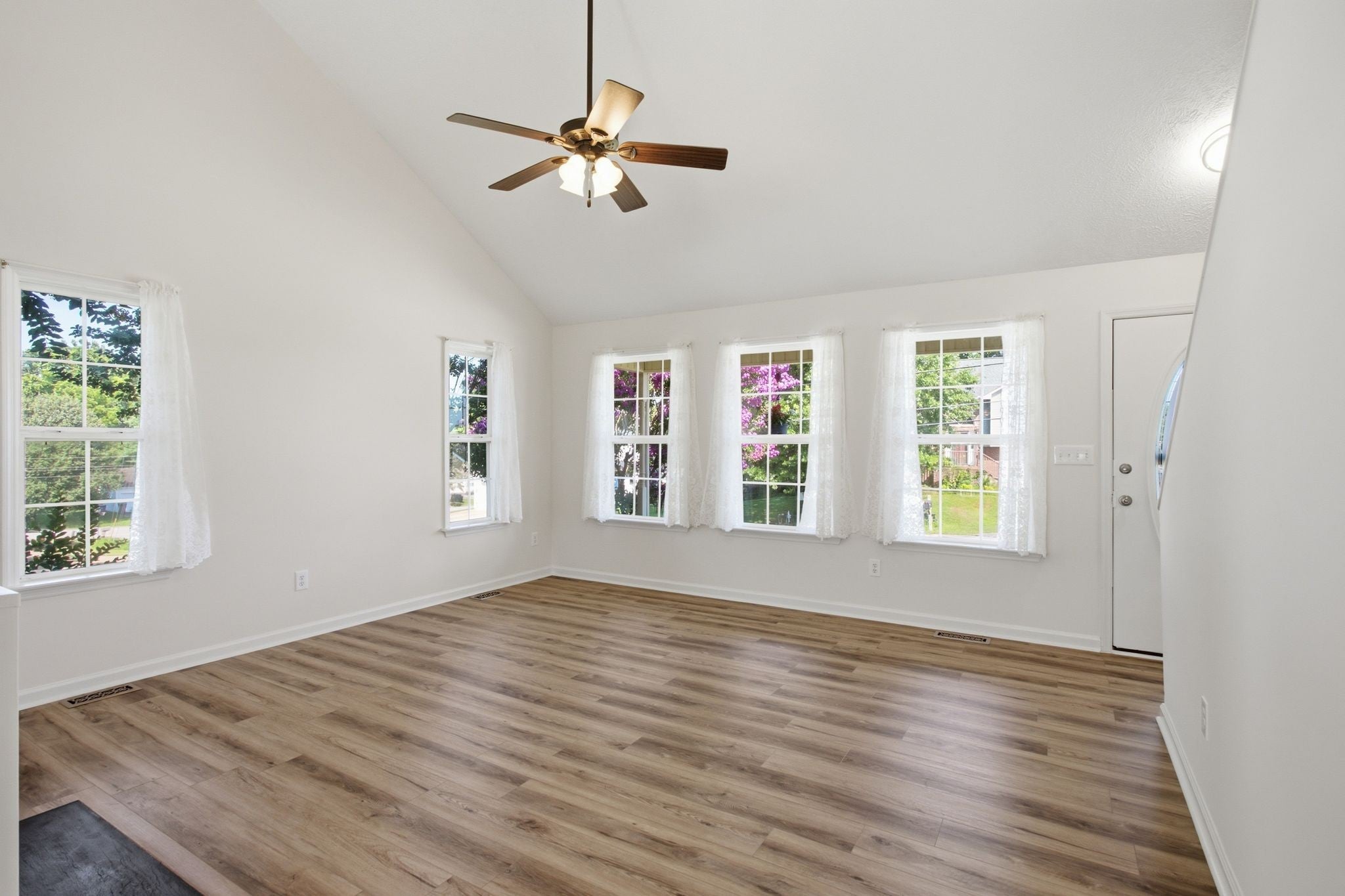 104 Creekview Dr