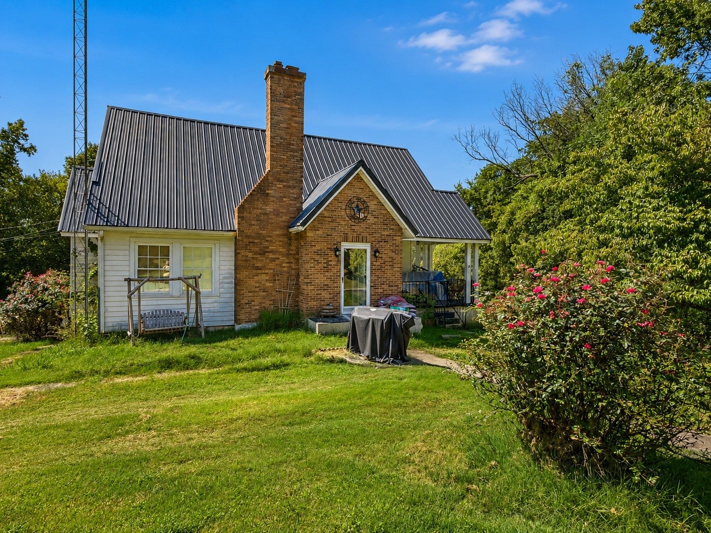 144 Rooster St