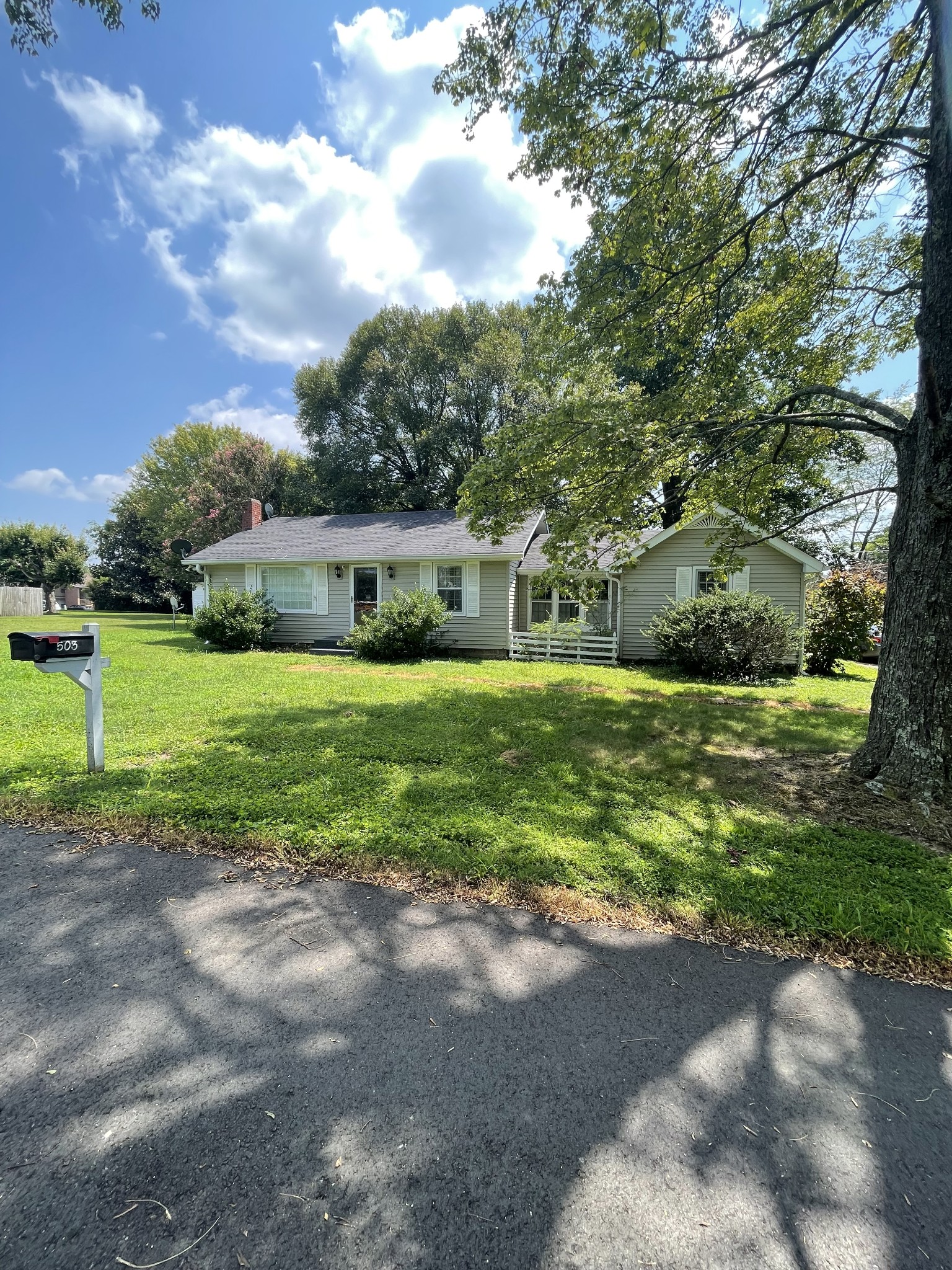 View Lafayette, TN 37083 house