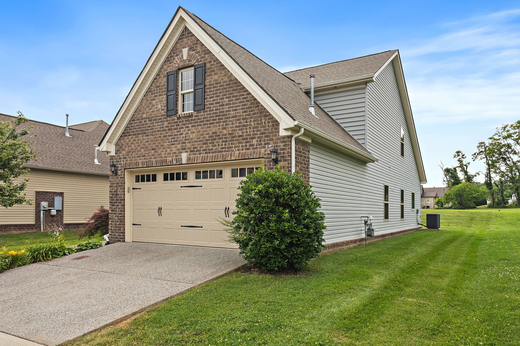 341 Lola Ln