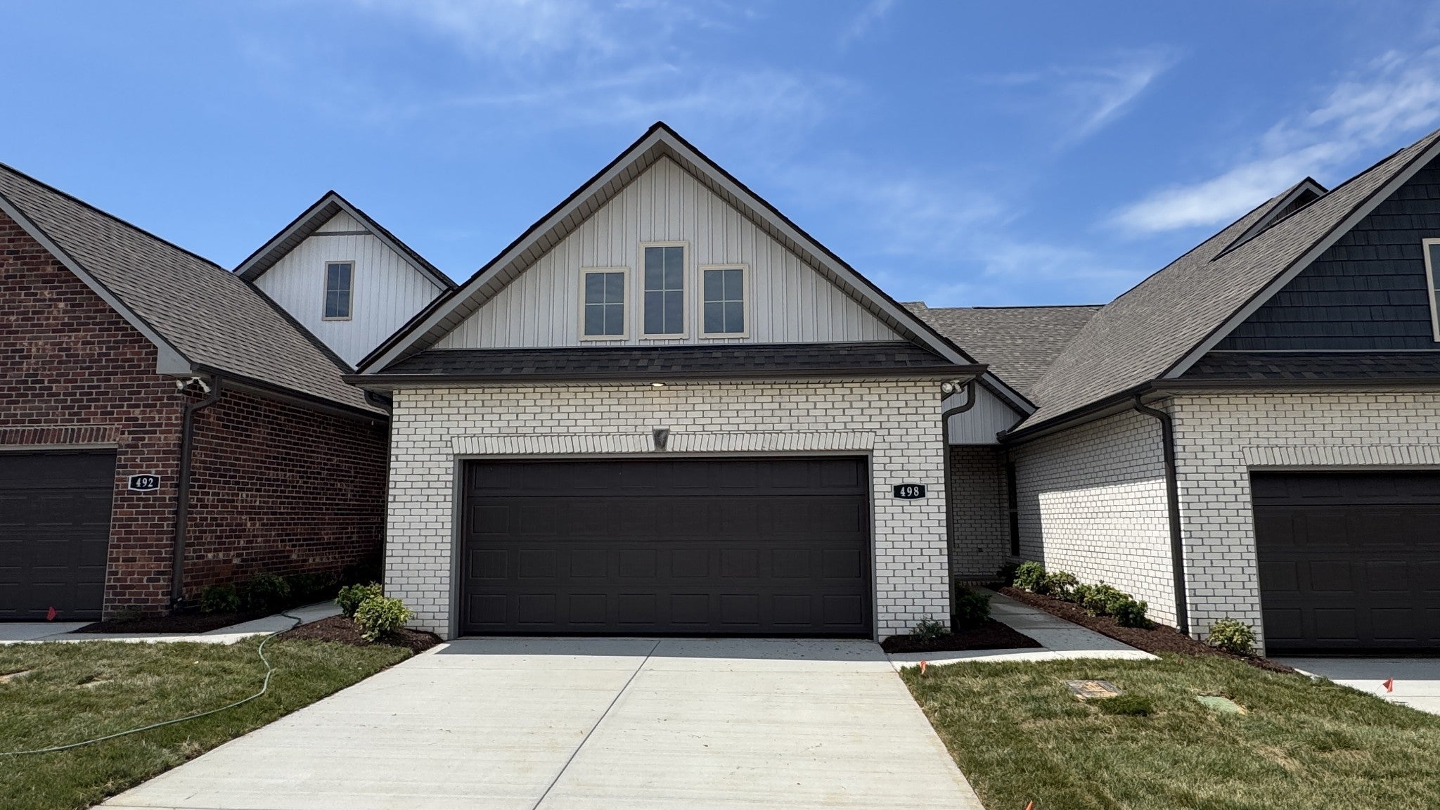 498 W Foxrun