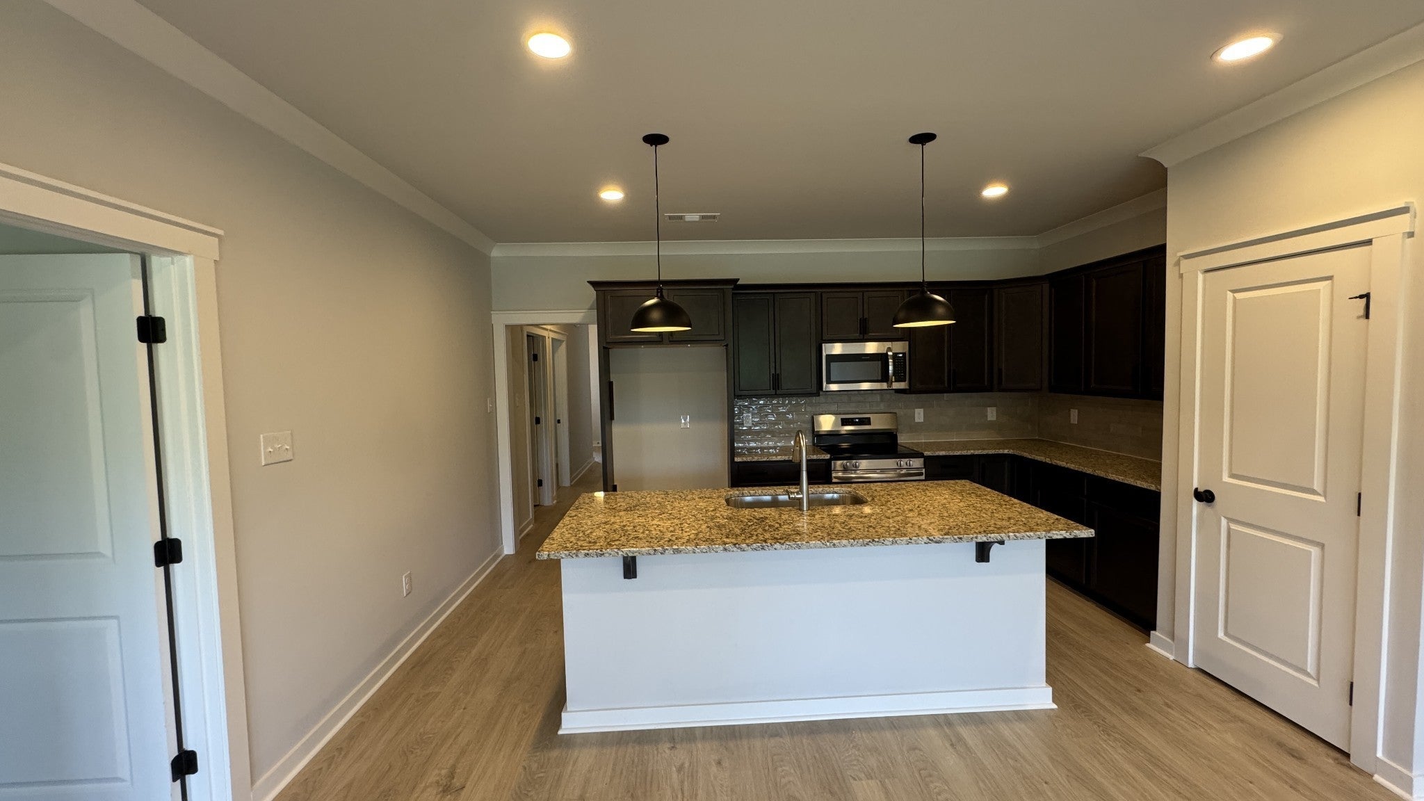 498 W Foxrun