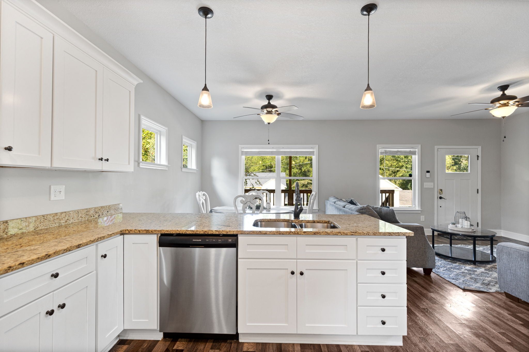 154 Neely Cir NE