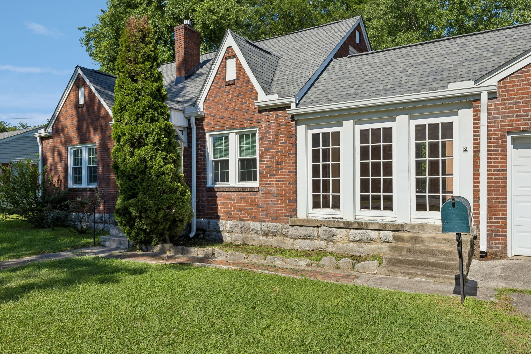 312 Castle Heights Ave