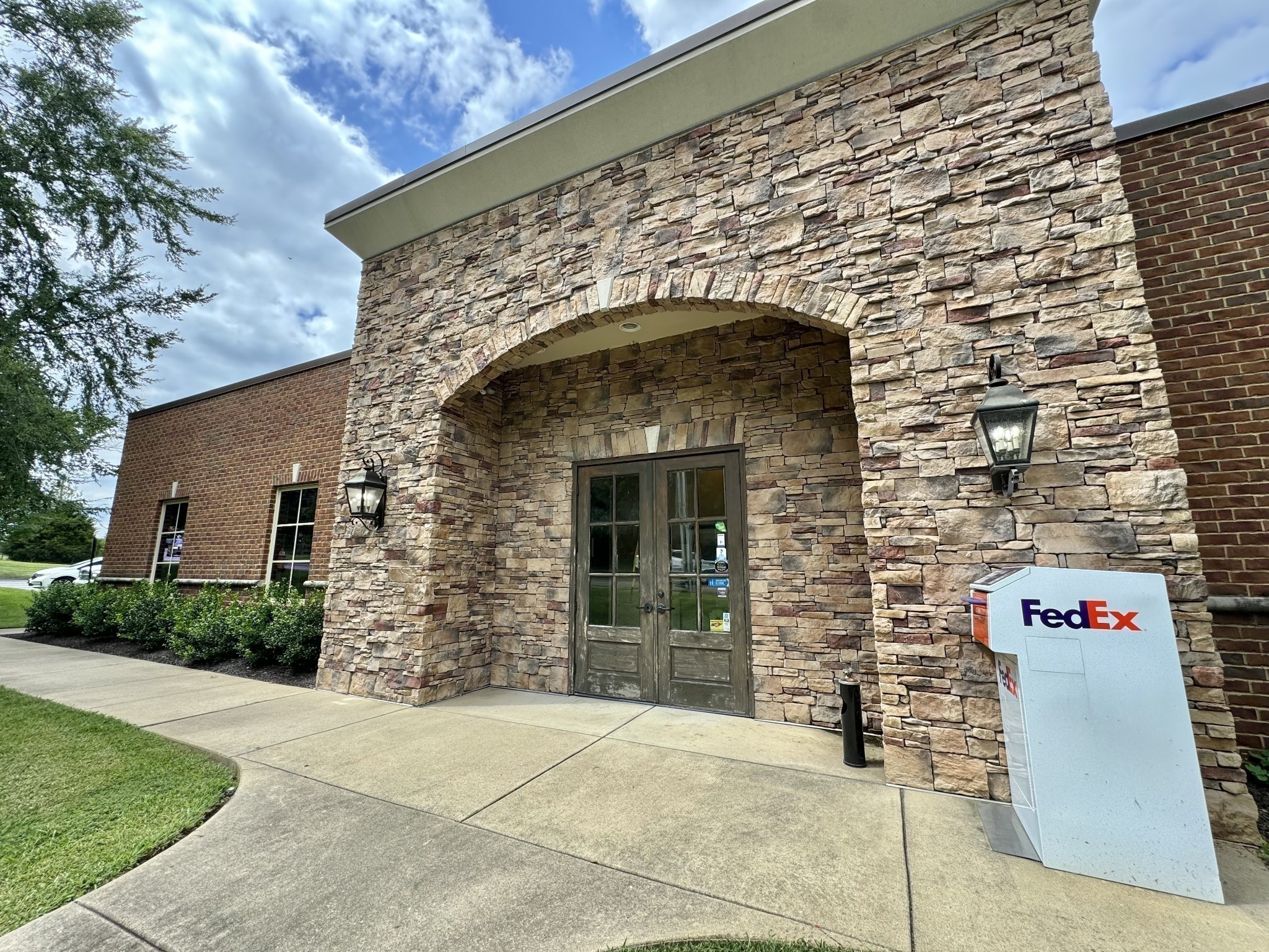 Photo 1 of 29 — 212 N Castle Heights Ave, Lebanon, TN 37087