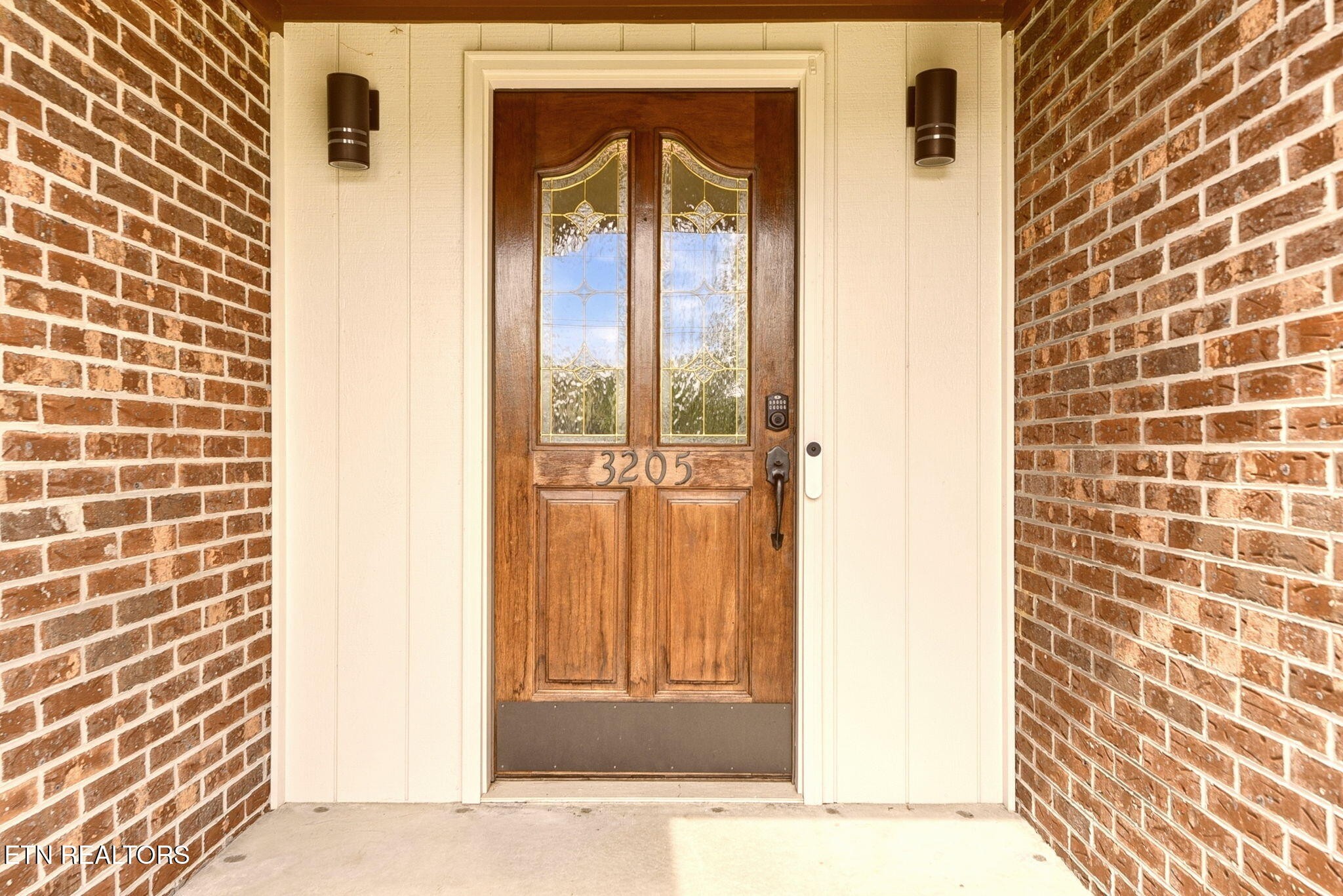 3205 Roanoke Circle