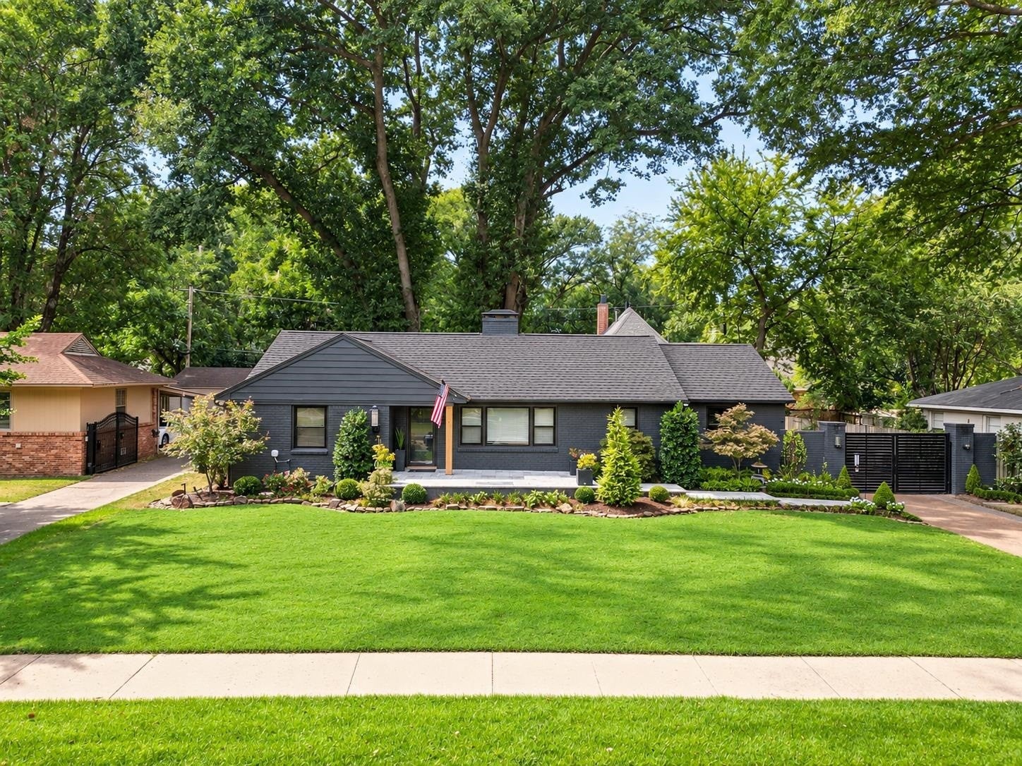211 CECILIA DR