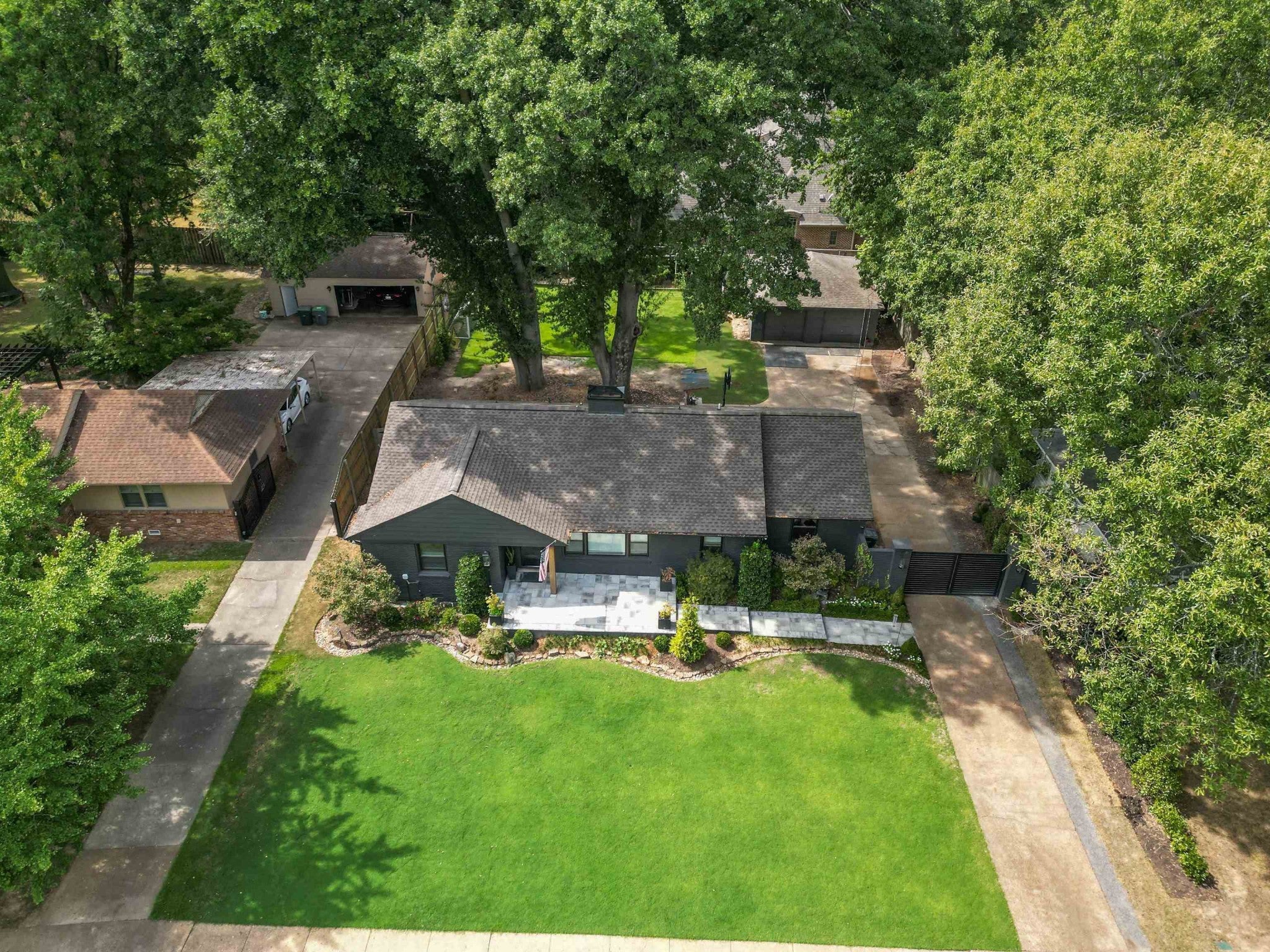 211 CECILIA DR