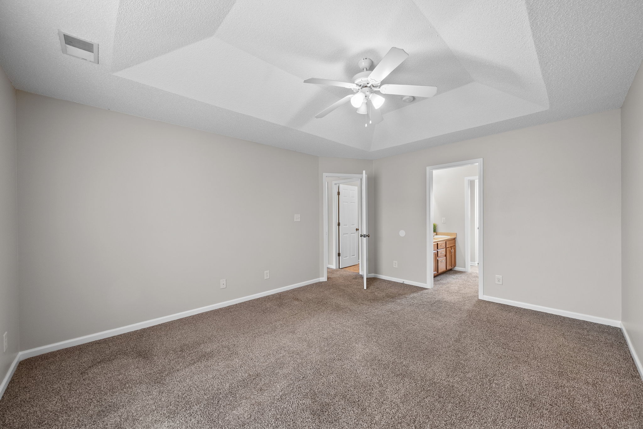 Clarksville, Tennessee 37042, United States, 3 Bedrooms Bedrooms, ,3 BathroomsBathrooms,Residential,Pending,183064