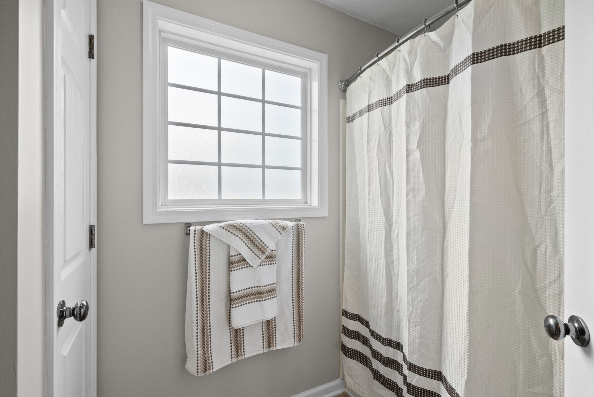 Clarksville, Tennessee 37042, United States, 3 Bedrooms Bedrooms, ,3 BathroomsBathrooms,Residential,Pending,183064