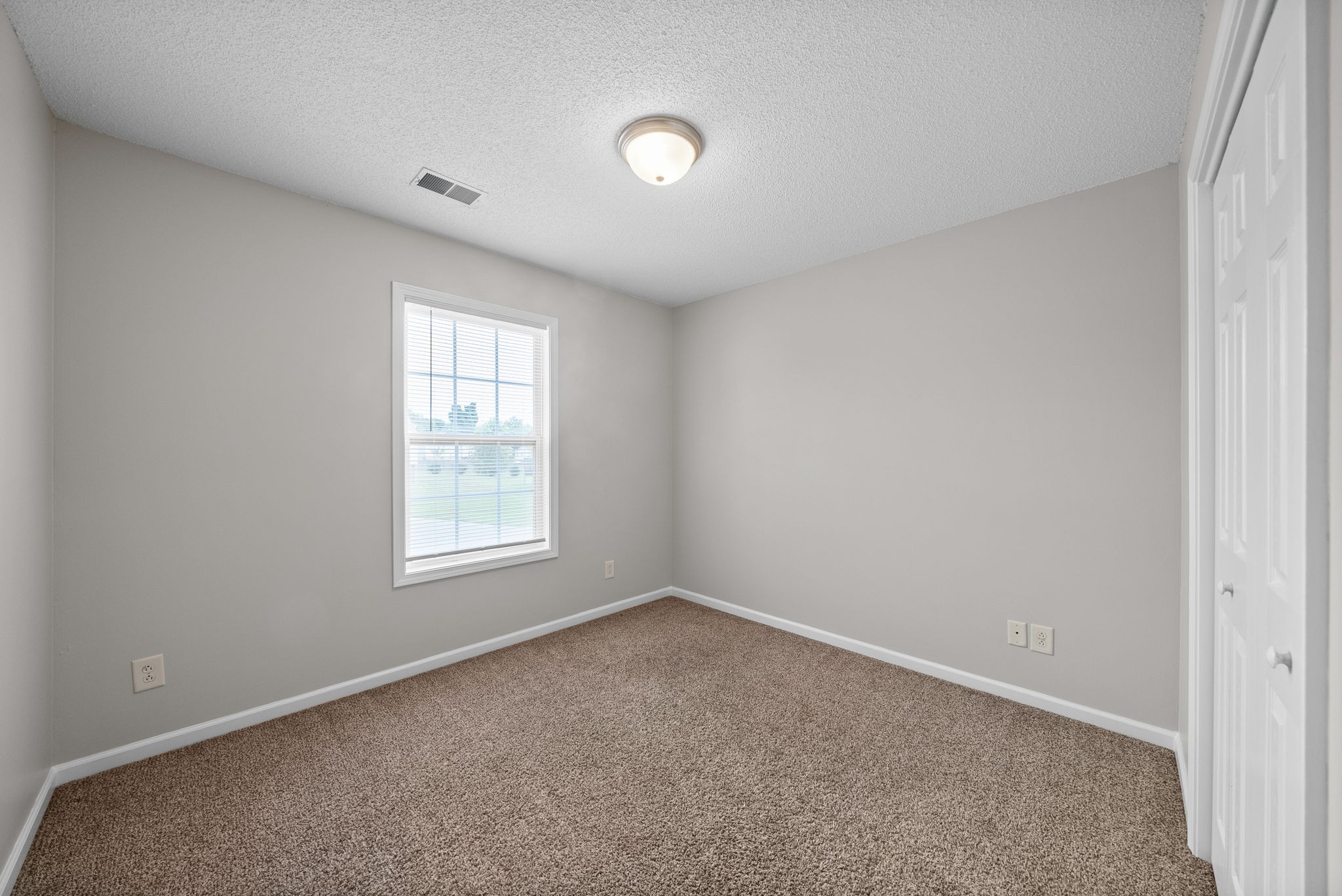 Clarksville, Tennessee 37042, United States, 3 Bedrooms Bedrooms, ,3 BathroomsBathrooms,Residential,Pending,183064