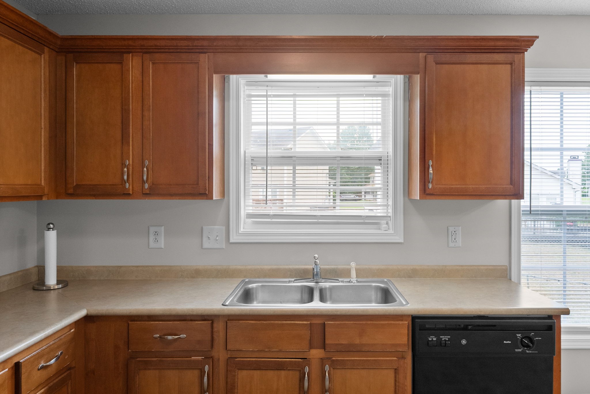 Clarksville, Tennessee 37042, United States, 3 Bedrooms Bedrooms, ,3 BathroomsBathrooms,Residential,Pending,183064