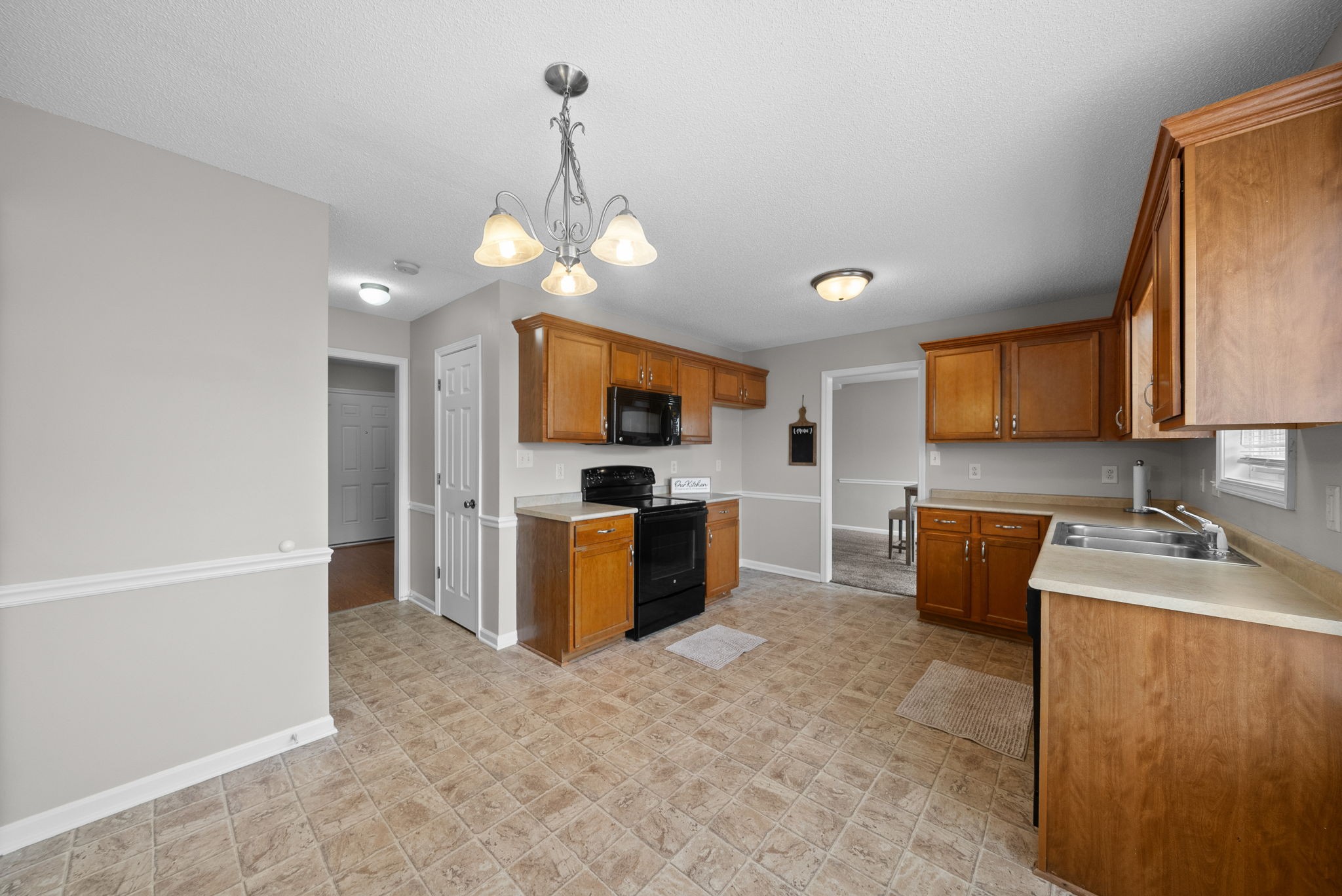 Clarksville, Tennessee 37042, United States, 3 Bedrooms Bedrooms, ,3 BathroomsBathrooms,Residential,Pending,183064