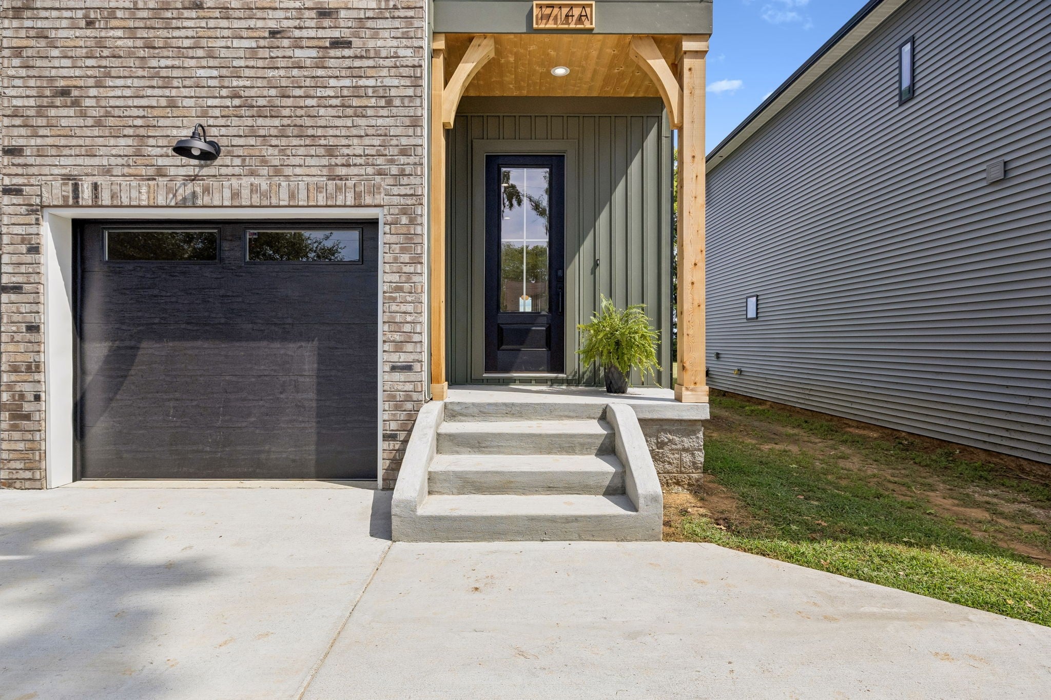 1714A River Dr