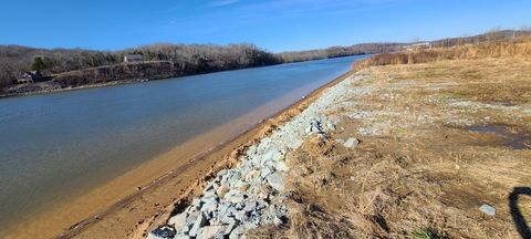 Photo of 2027 Hardin Bottom River Rd, Clifton, TN 38425 (MLS # 3168528)