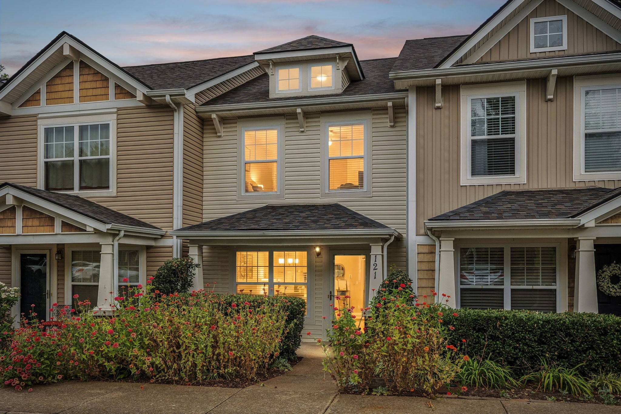 121 Shadow Glen Dr