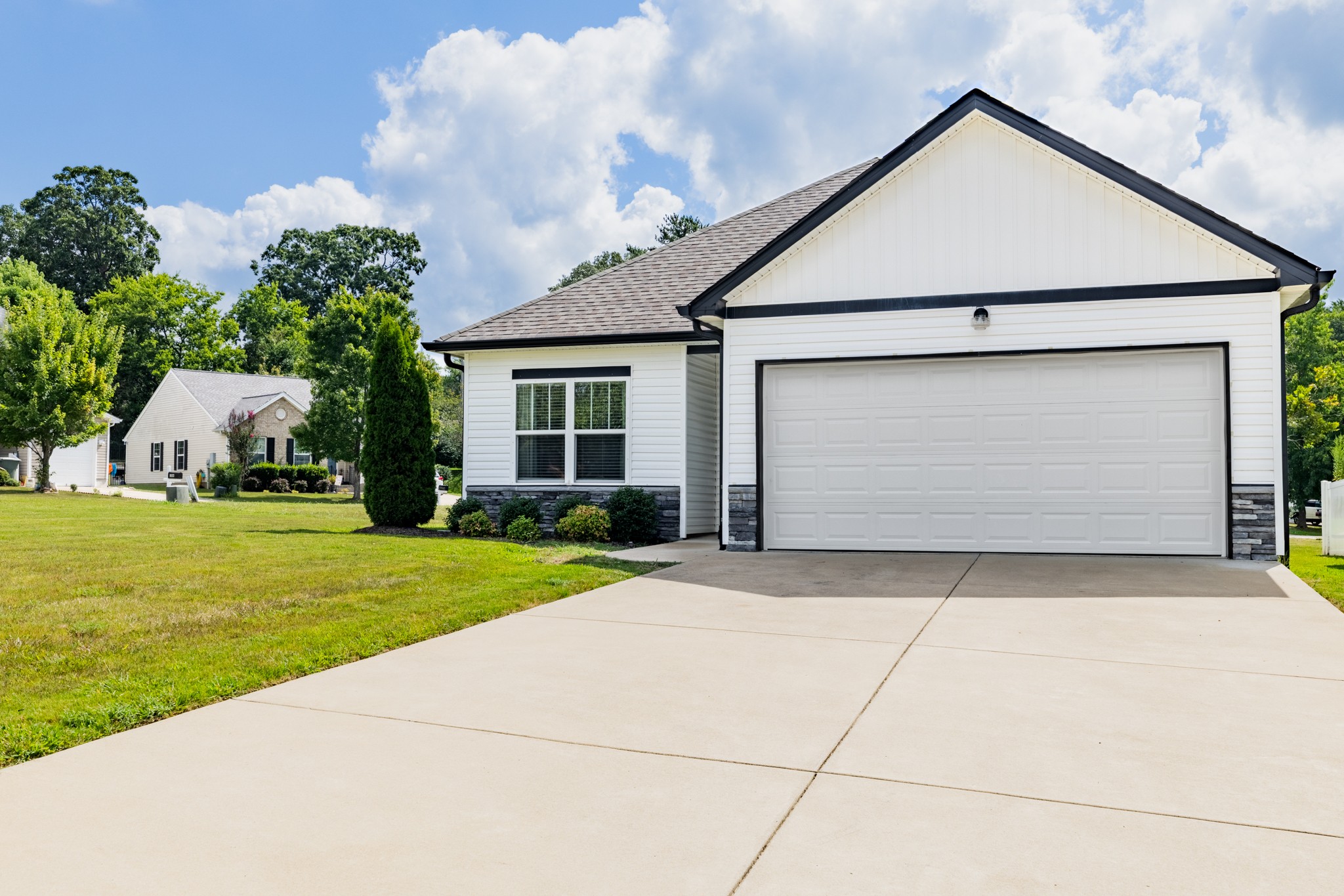 404 Golf Club Ln