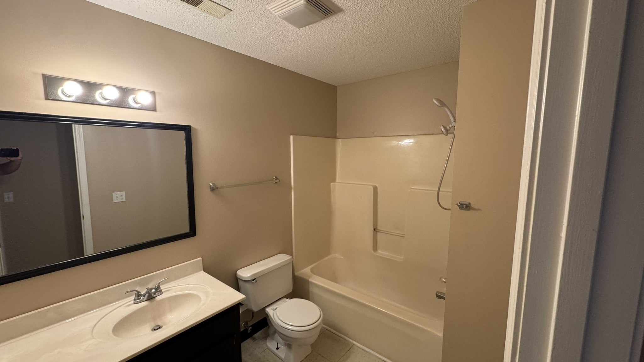 719 Dylan Ln 32