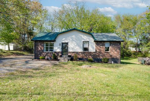 210 Staggs Dr Portland TN 37148