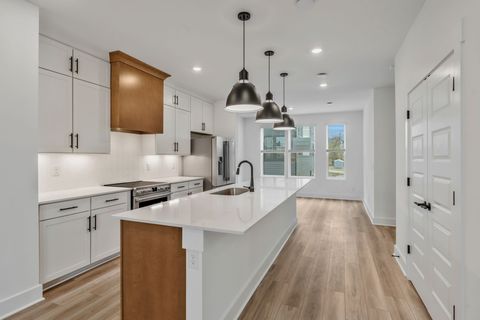 213 Harmony Aly Nashville TN 37207