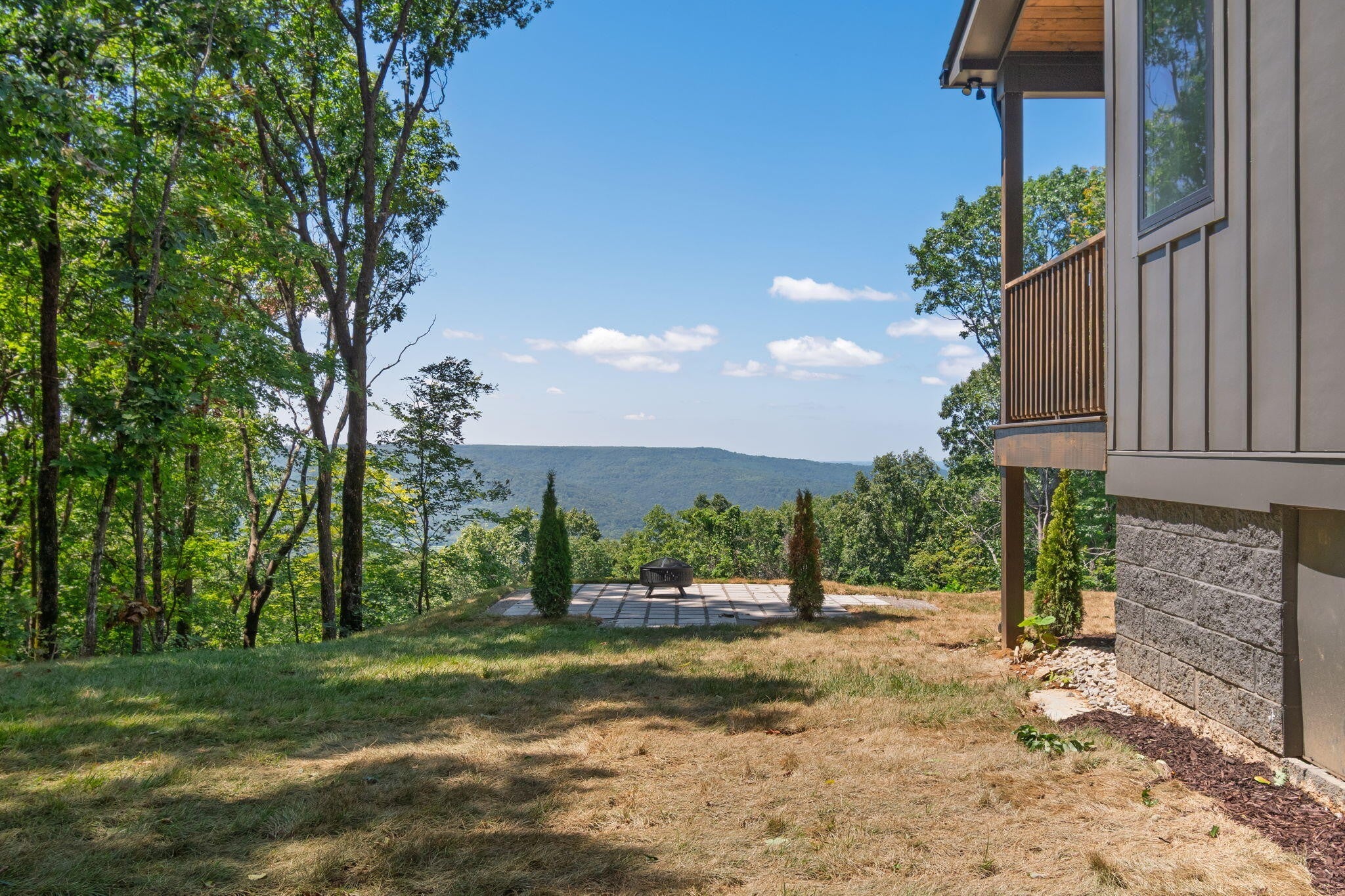 900 Valley View Drive