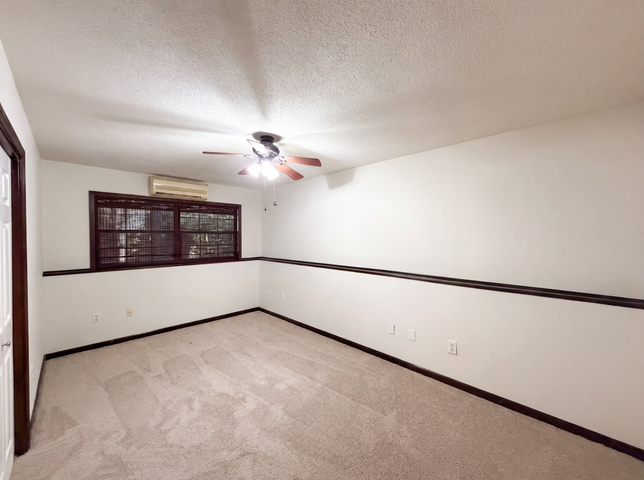 240 Shawna Ln