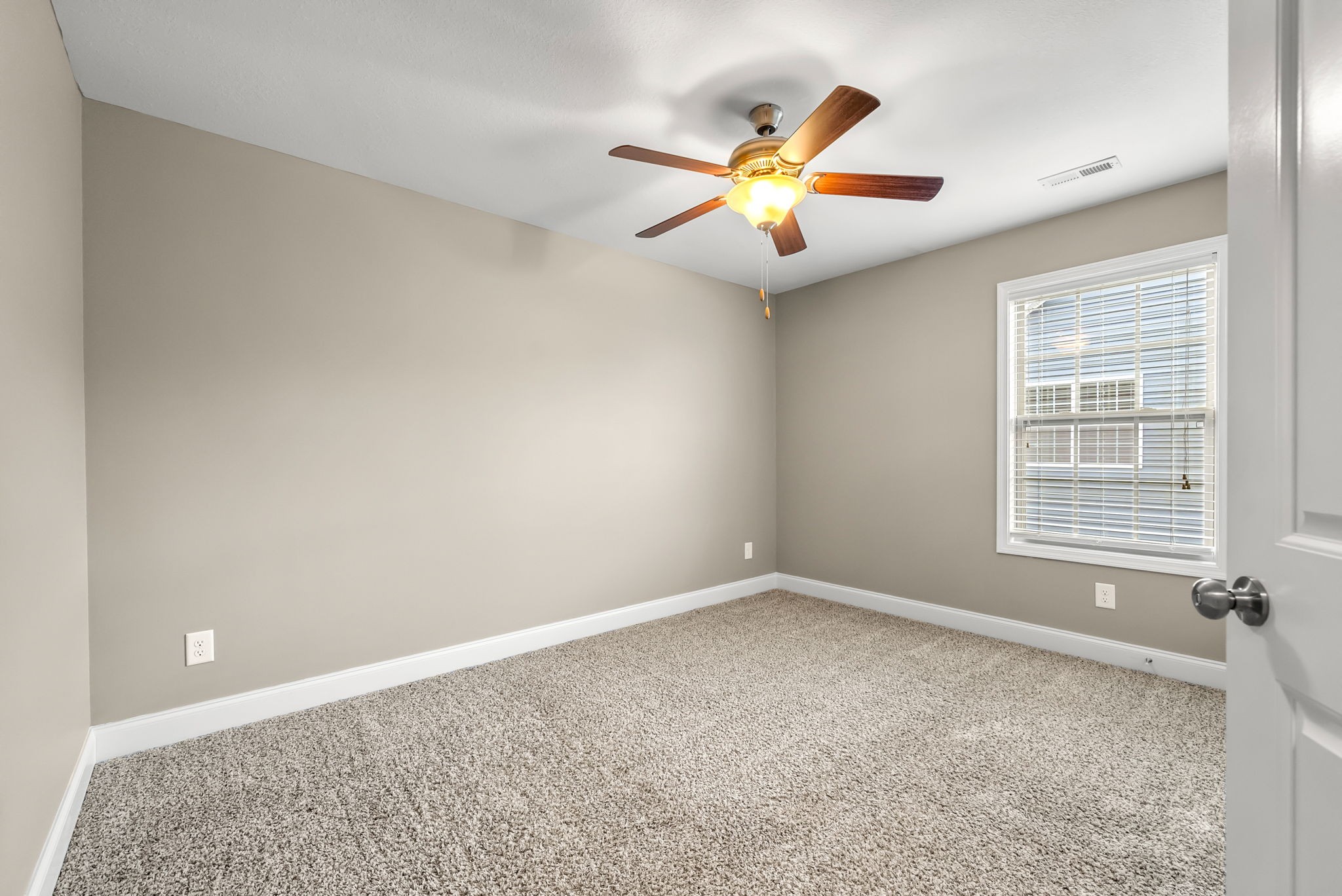 Clarksville, Tennessee 37042, United States, 3 Bedrooms Bedrooms, ,3 BathroomsBathrooms,Residential,Active,191516