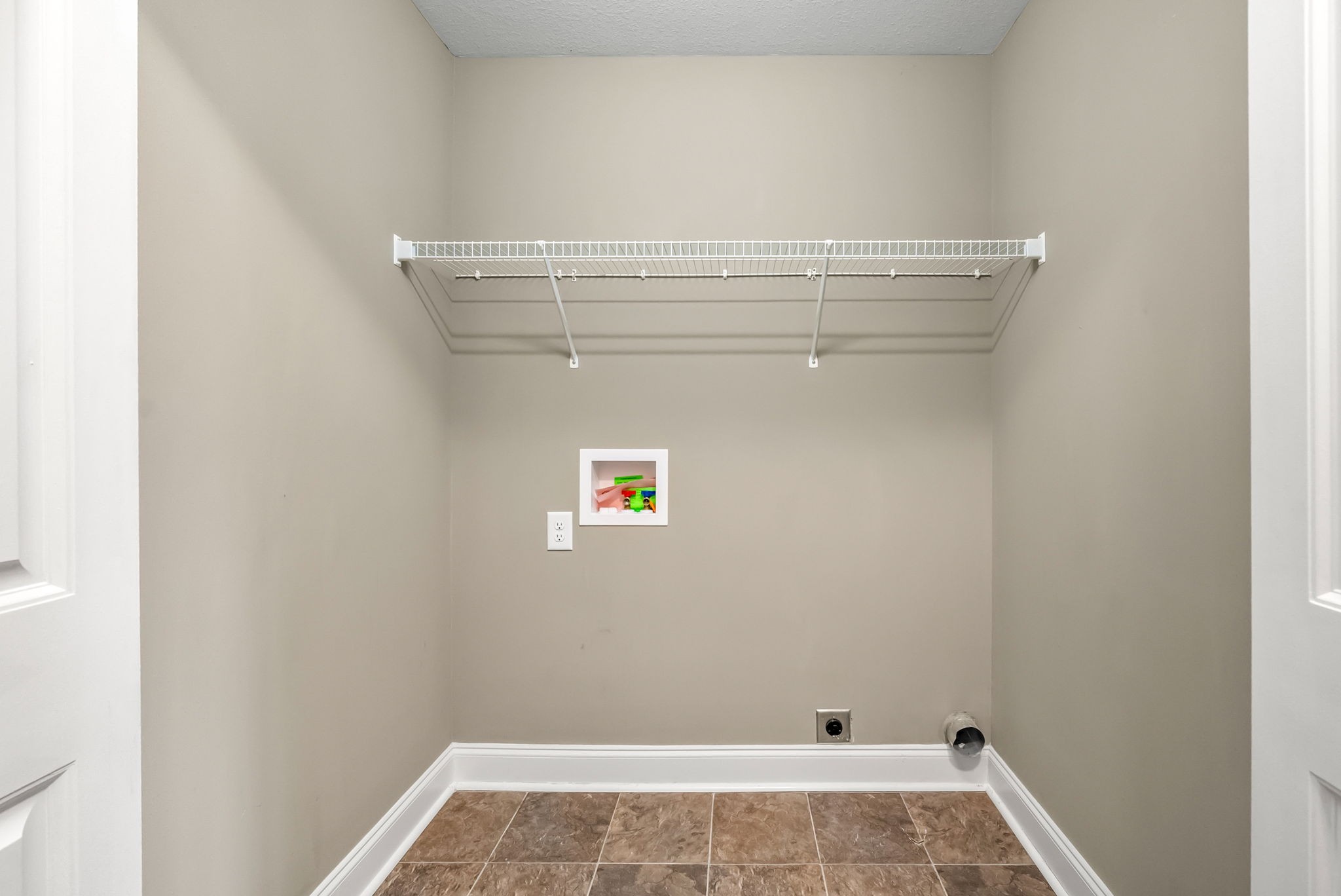 Clarksville, Tennessee 37042, United States, 3 Bedrooms Bedrooms, ,3 BathroomsBathrooms,Residential,Active,191516