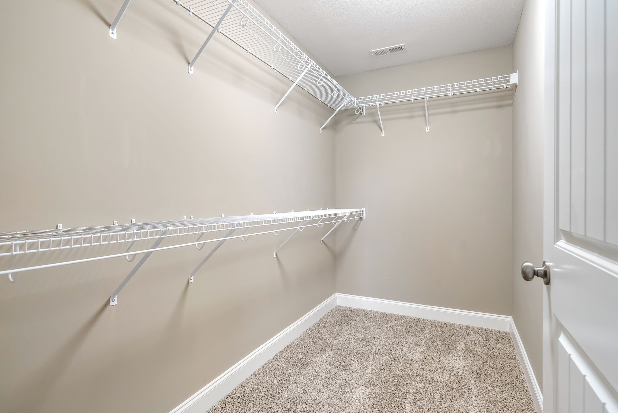 Clarksville, Tennessee 37042, United States, 3 Bedrooms Bedrooms, ,3 BathroomsBathrooms,Residential,Active,191516