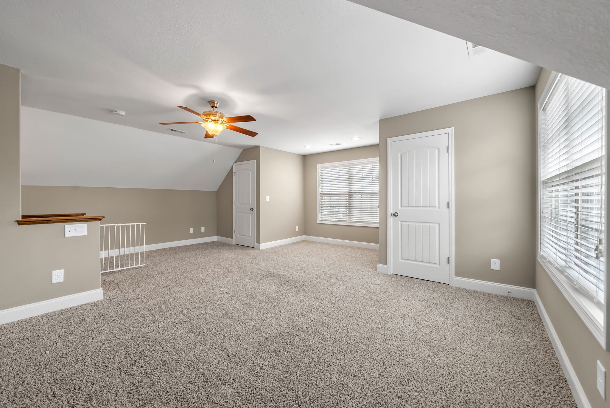 Clarksville, Tennessee 37042, United States, 3 Bedrooms Bedrooms, ,3 BathroomsBathrooms,Residential,Active,191516