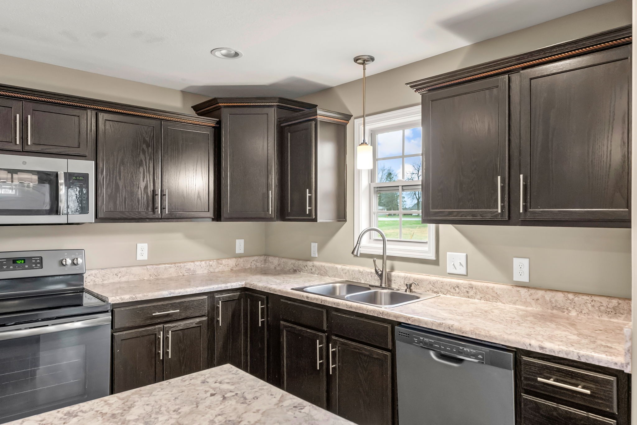 Clarksville, Tennessee 37042, United States, 3 Bedrooms Bedrooms, ,3 BathroomsBathrooms,Residential,Active,191516