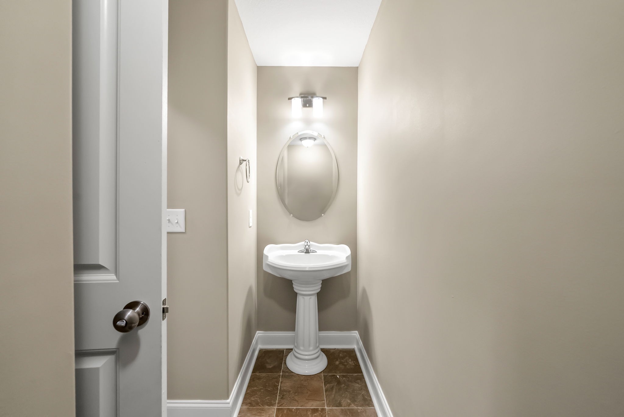 Clarksville, Tennessee 37042, United States, 3 Bedrooms Bedrooms, ,3 BathroomsBathrooms,Residential,Active,191516