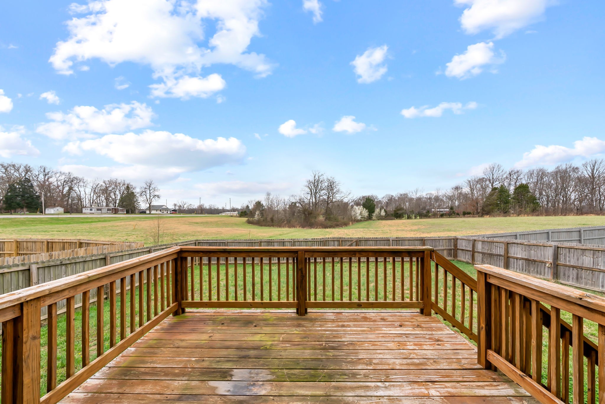 Clarksville, Tennessee 37042, United States, 3 Bedrooms Bedrooms, ,3 BathroomsBathrooms,Residential,Active,191516