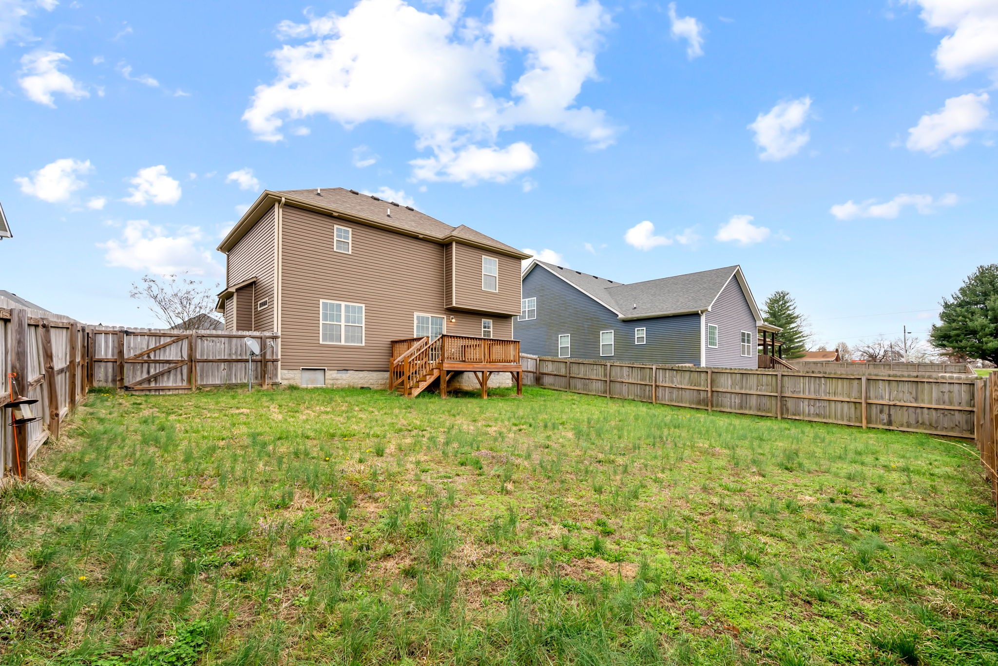 Clarksville, Tennessee 37042, United States, 3 Bedrooms Bedrooms, ,3 BathroomsBathrooms,Residential,Active,191516