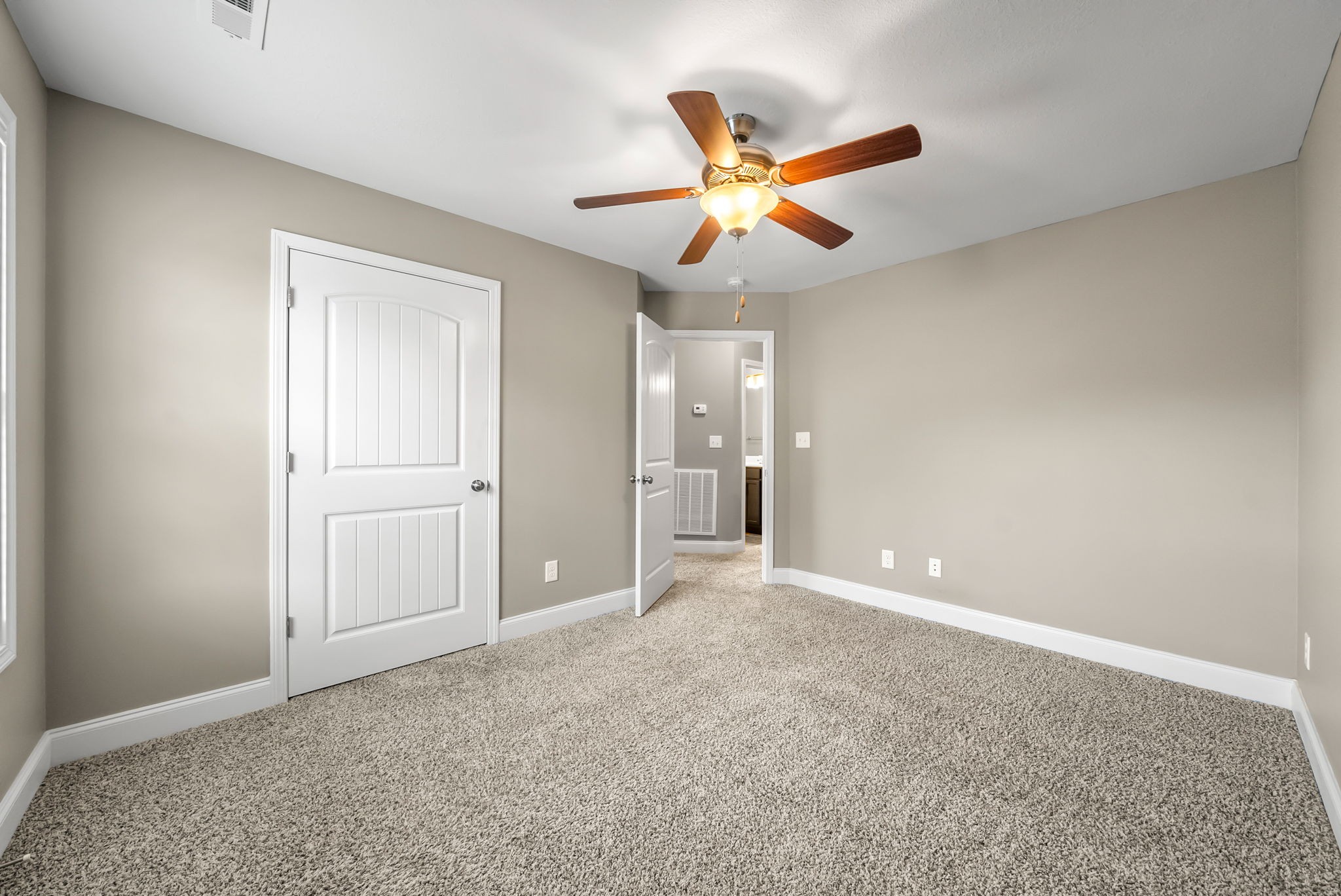 Clarksville, Tennessee 37042, United States, 3 Bedrooms Bedrooms, ,3 BathroomsBathrooms,Residential,Active,191516