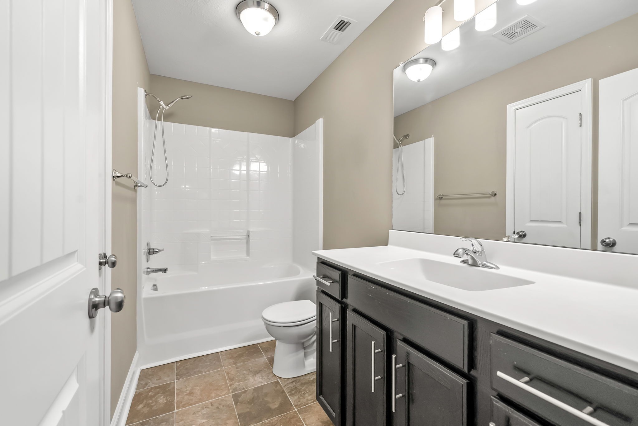 Clarksville, Tennessee 37042, United States, 3 Bedrooms Bedrooms, ,3 BathroomsBathrooms,Residential,Active,191516