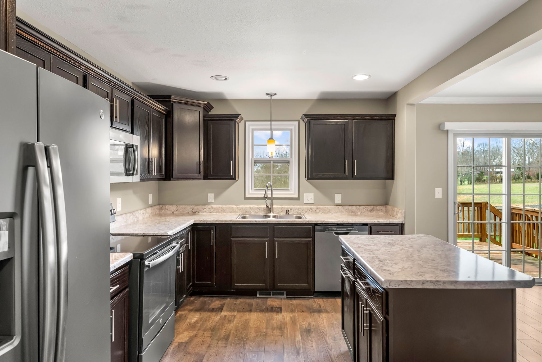 Clarksville, Tennessee 37042, United States, 3 Bedrooms Bedrooms, ,3 BathroomsBathrooms,Residential,Active,191516