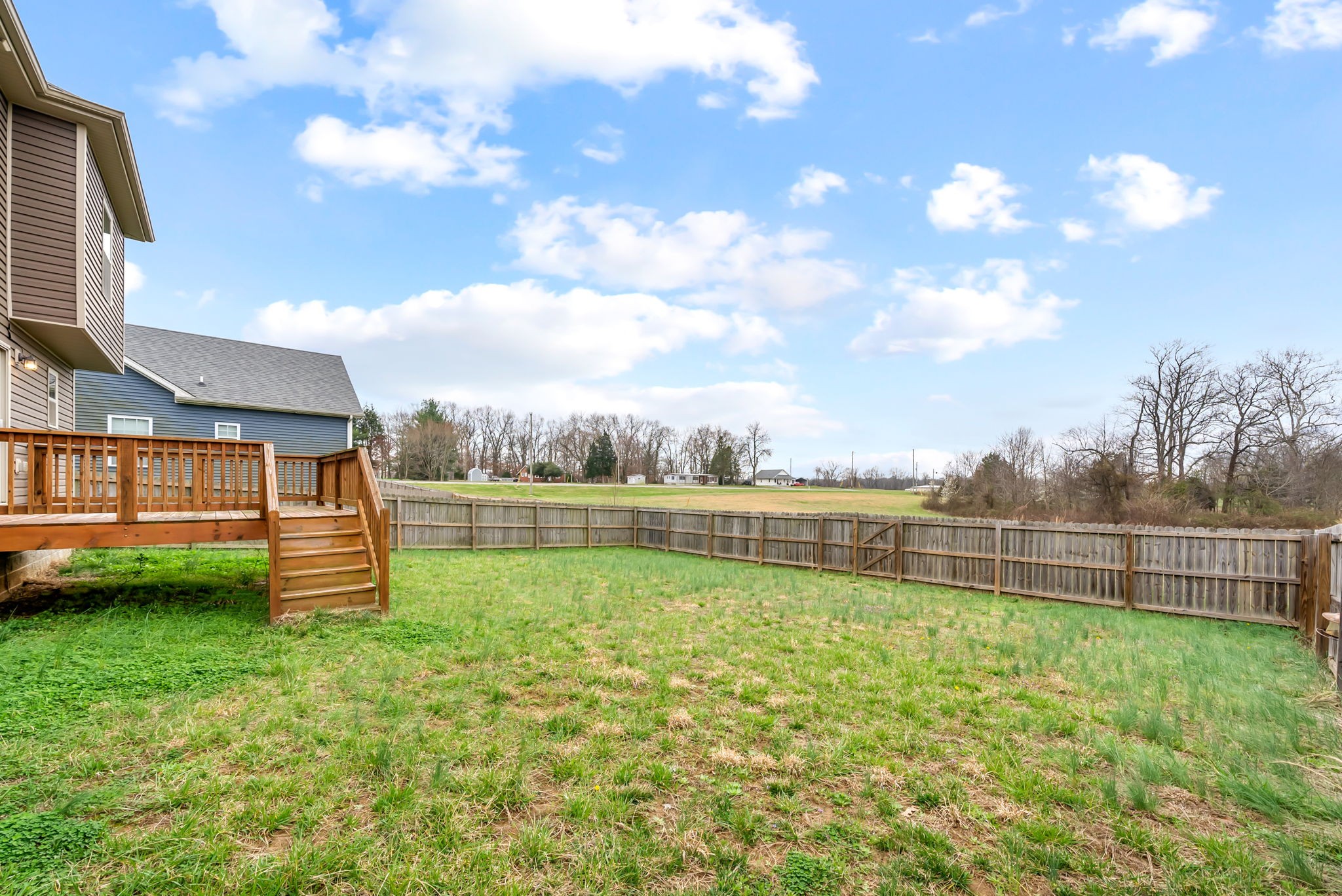 Clarksville, Tennessee 37042, United States, 3 Bedrooms Bedrooms, ,3 BathroomsBathrooms,Residential,Active,191516