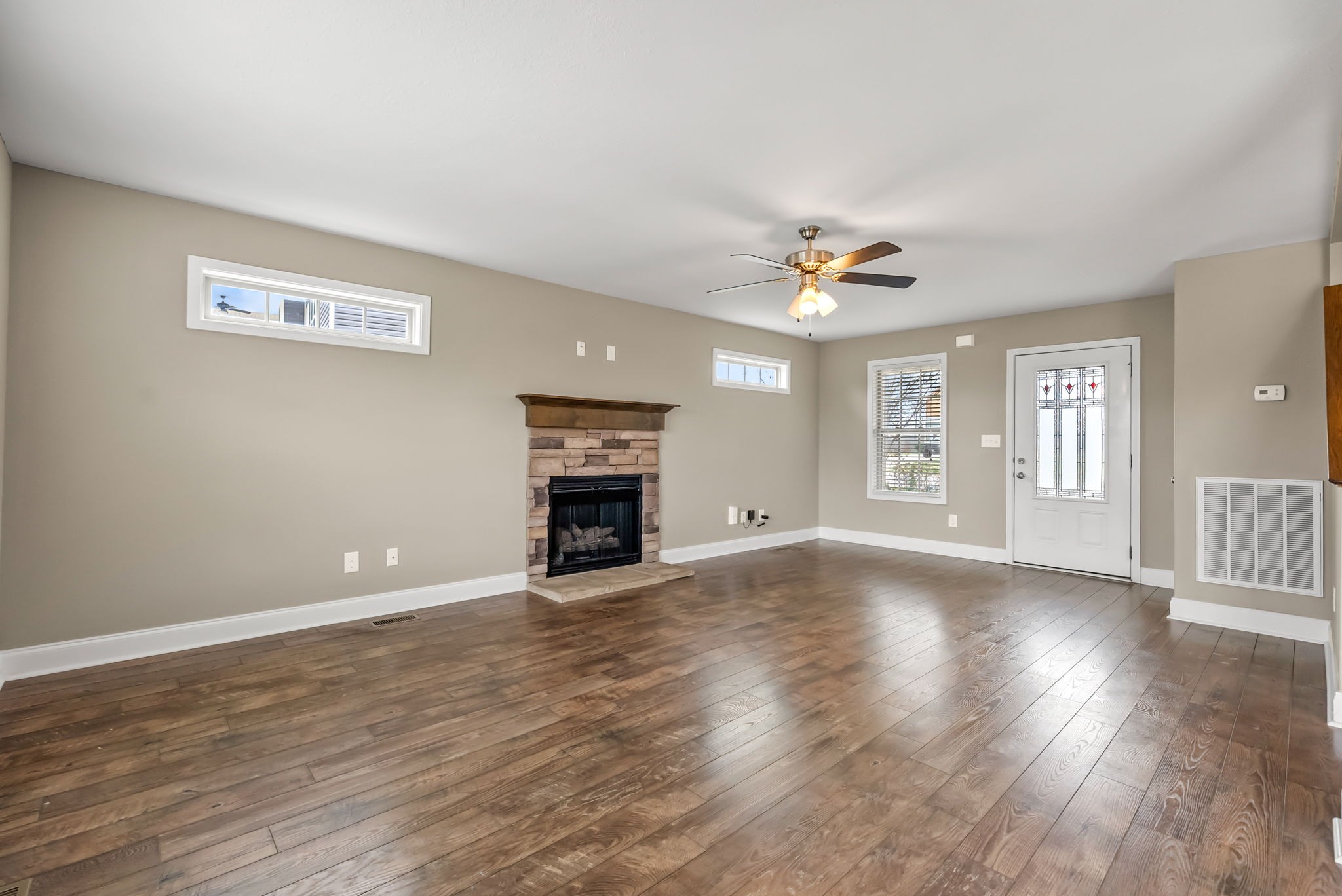 Clarksville, Tennessee 37042, United States, 3 Bedrooms Bedrooms, ,3 BathroomsBathrooms,Residential,Active,191516