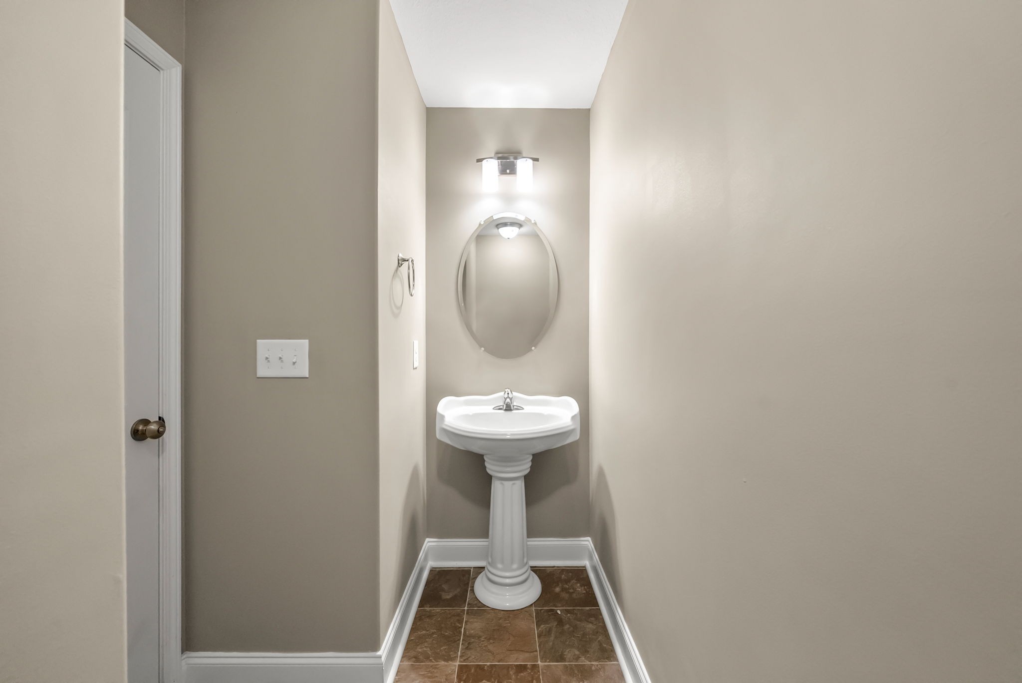 Clarksville, Tennessee 37042, United States, 3 Bedrooms Bedrooms, ,3 BathroomsBathrooms,Residential,Active,191516